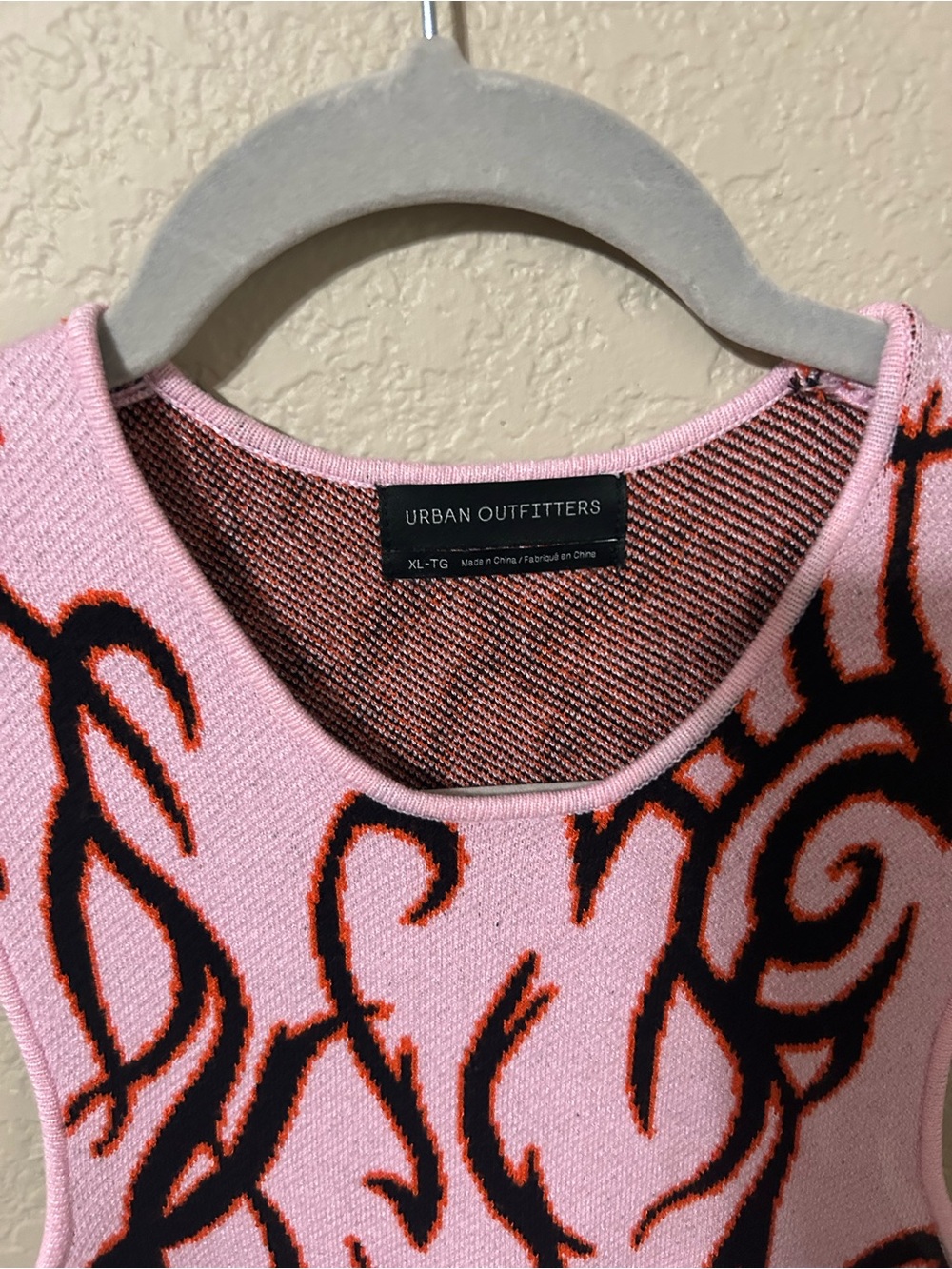 Urban Outfitters Pink Knit Tank with Brown Abstract Swirl Pattern - Picture 3 of 3